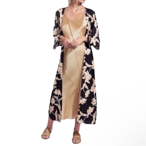 Maison Du Soir Kimono NWT Robe Gold Floral Size Small/Medium - Picture 1 of 10